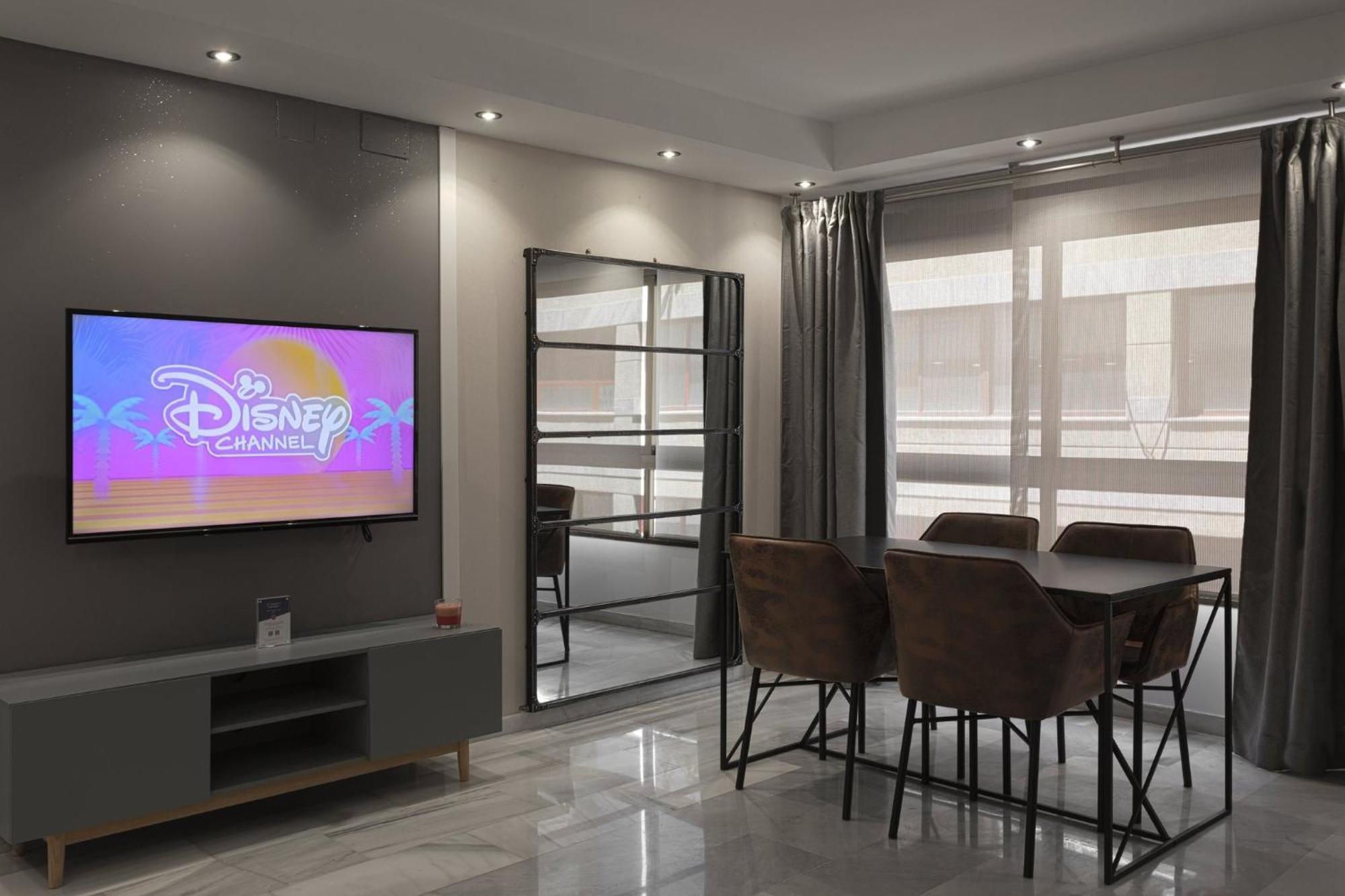 Beach Malagueta By Caleta Homes มาลากา ภายนอก รูปภาพ